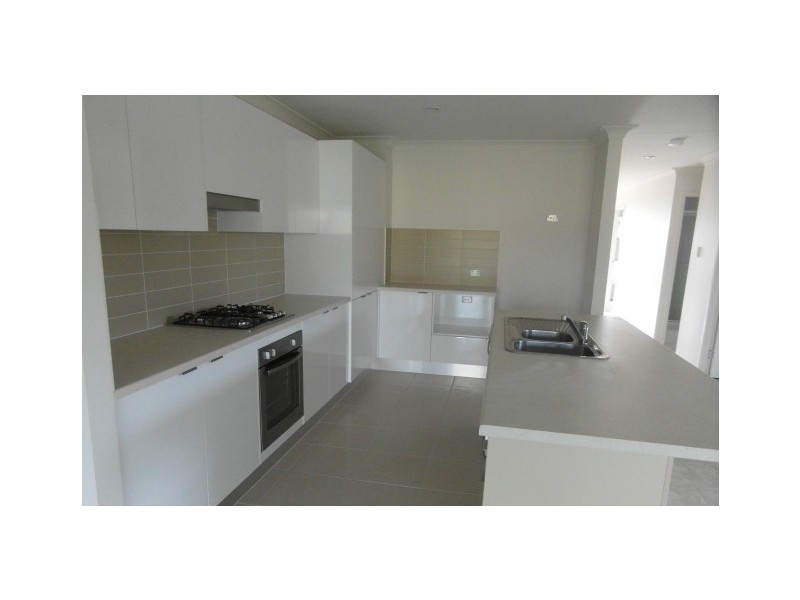 11 Yatay Street, Eimeo QLD 4740