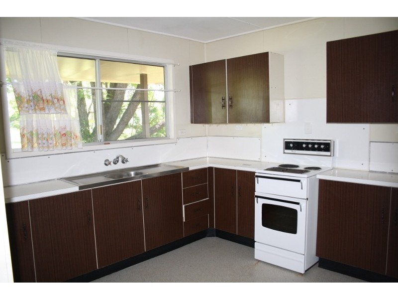 14 Middle Crescent, Dysart QLD 4745