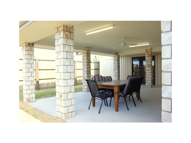 18 Lancaster Way, Ooralea QLD 4740