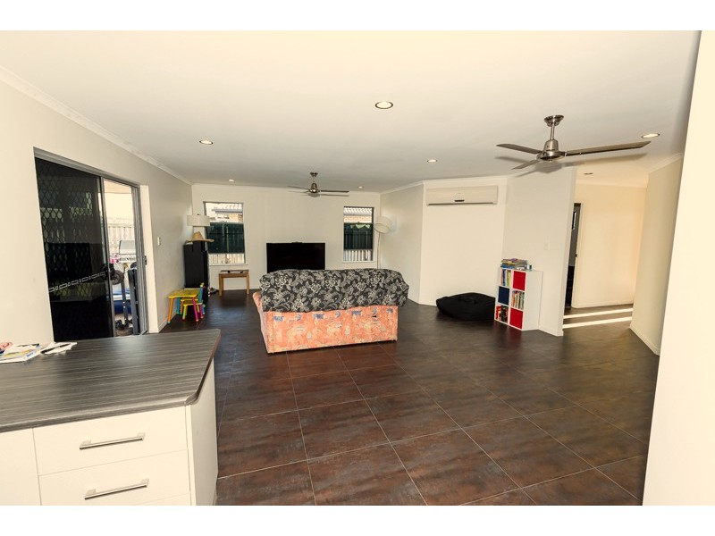 10 Crestview Crescent, Bucasia QLD 4750