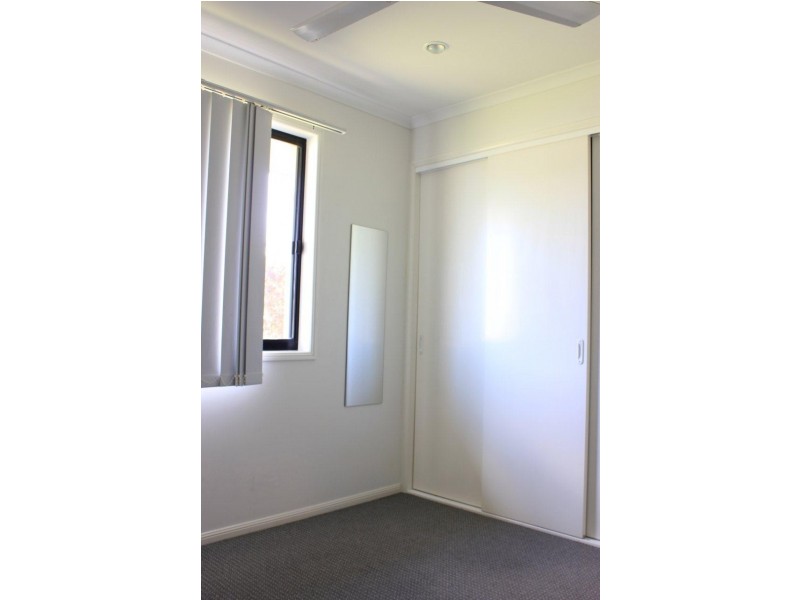 6 Lois Street, Mount Pleasant QLD 4740