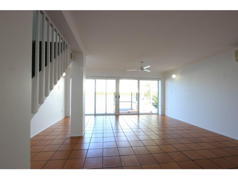 10/17 Beach Road, Dolphin Heads QLD 4740