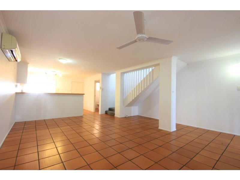 10/17 Beach Road, Dolphin Heads QLD 4740