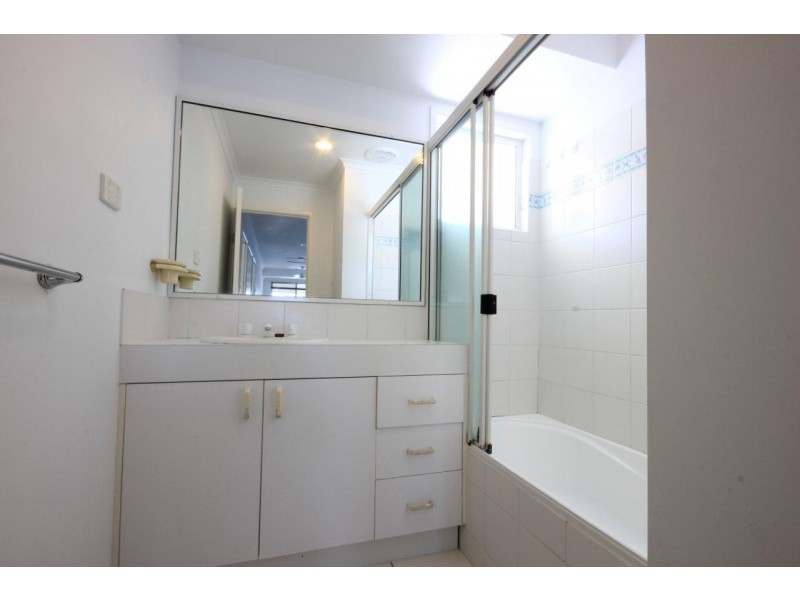 10/17 Beach Road, Dolphin Heads QLD 4740