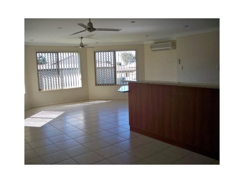 10 Cooper Court, Rural View QLD 4740