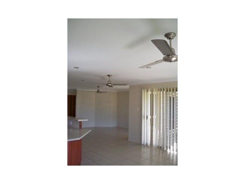 10 Cooper Court, Rural View QLD 4740