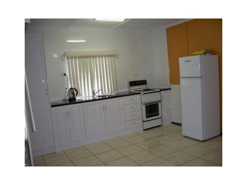 3/2 Roberts Ave, North Mackay QLD 4740