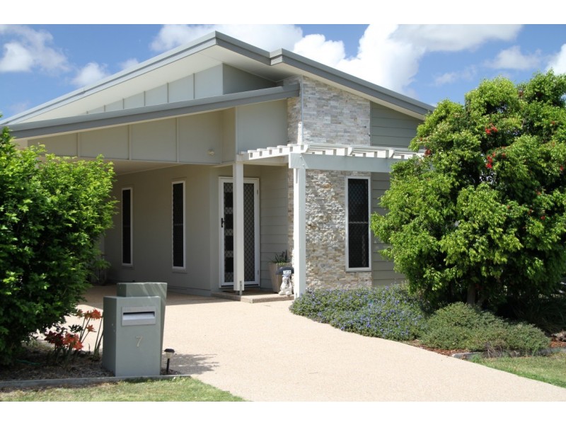 7 Sonoran street, Rural View QLD 4740