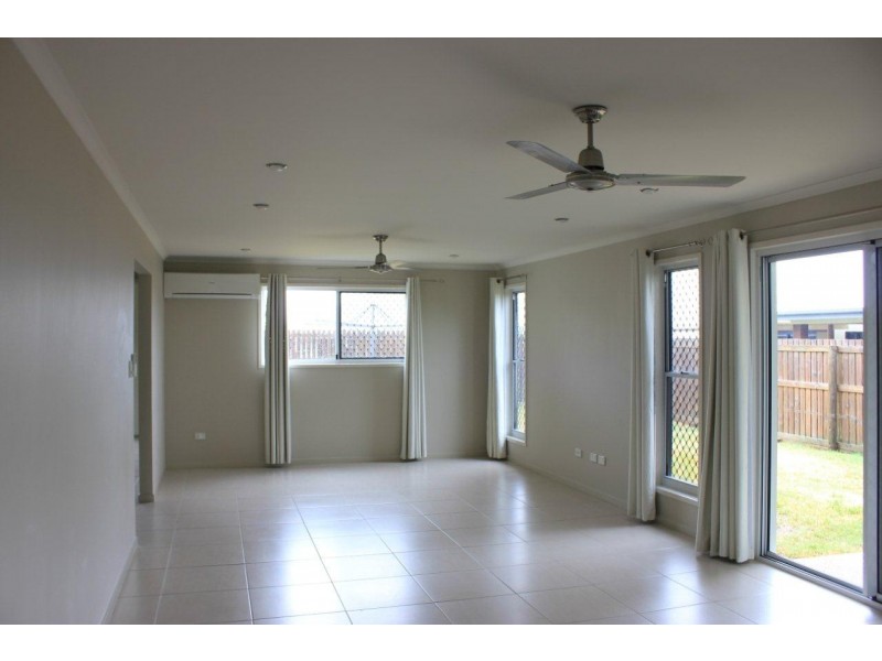 7 Sonoran street, Rural View QLD 4740