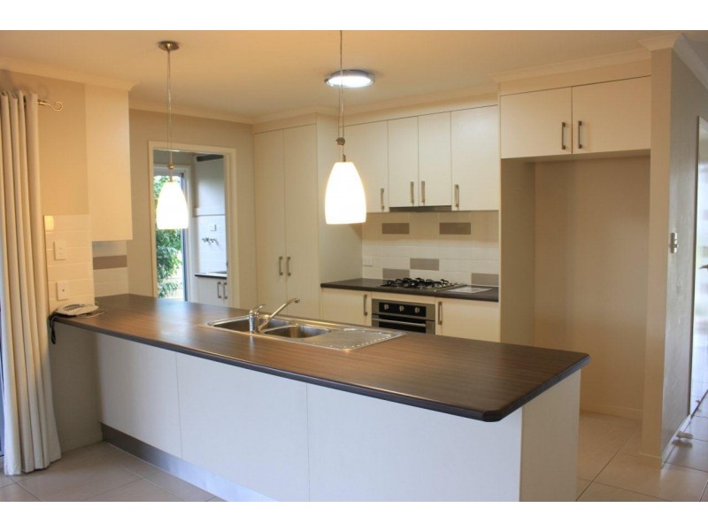 7 Sonoran street, Rural View QLD 4740
