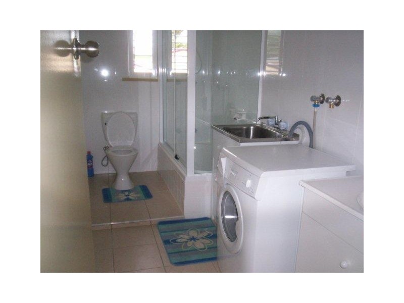 2/2 Roberts Ave, North Mackay QLD 4740