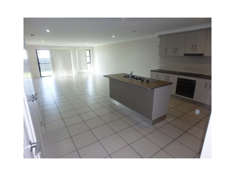1/14 Bilgola Place, Blacks Beach QLD 4740