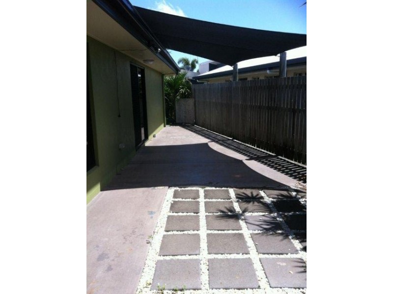 5 Sunseeker Crt, Blacks Beach QLD 4740