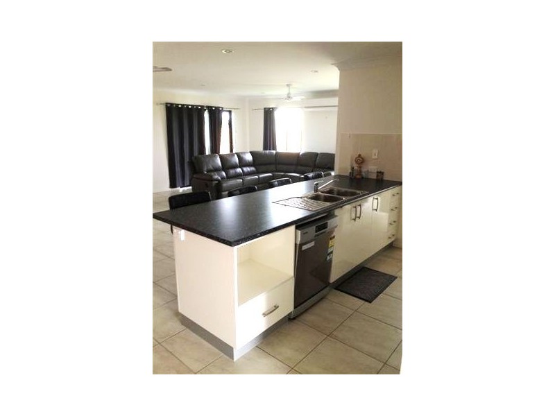 9 Salisbury Place,, Ooralea QLD 4740