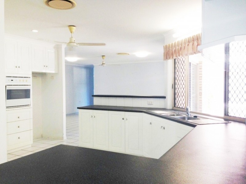 26 Lochmaben Court, Beaconsfield QLD 4740