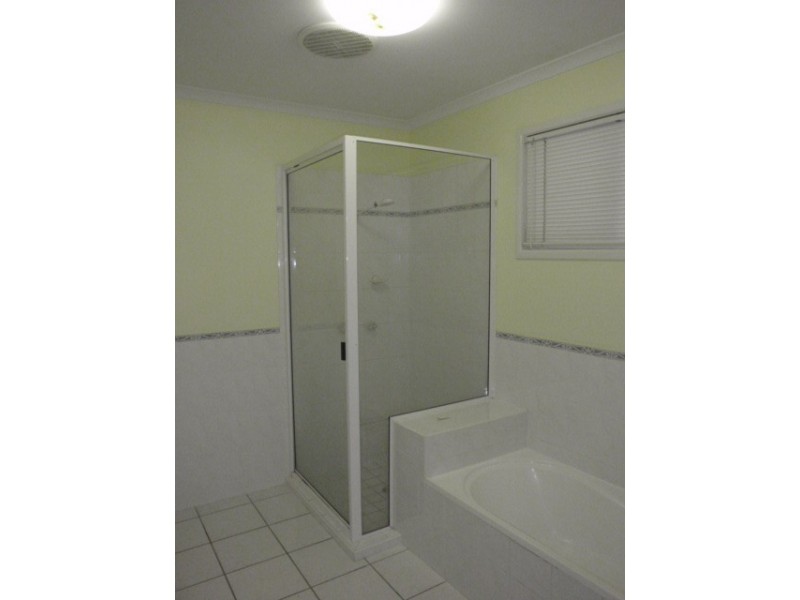 1 Hanlon Way, Rural View QLD 4740