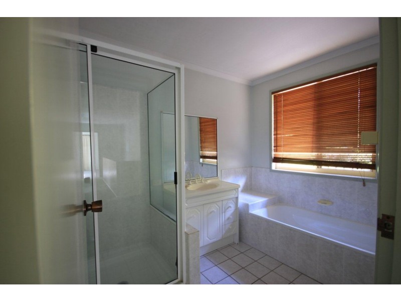 2/454 Bridge Road, West Mackay QLD 4740