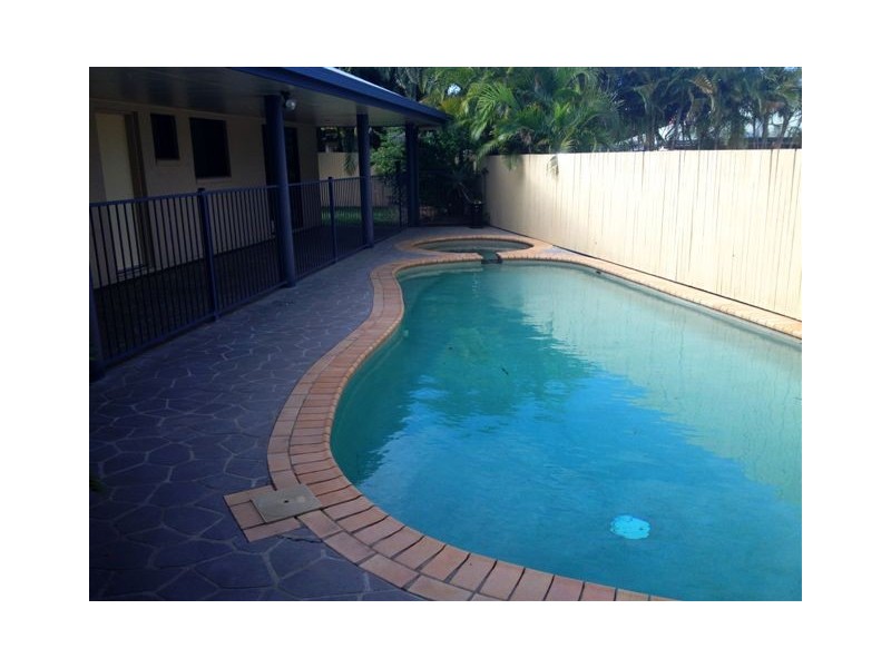 4 Kensington Court, Glenella QLD 4740