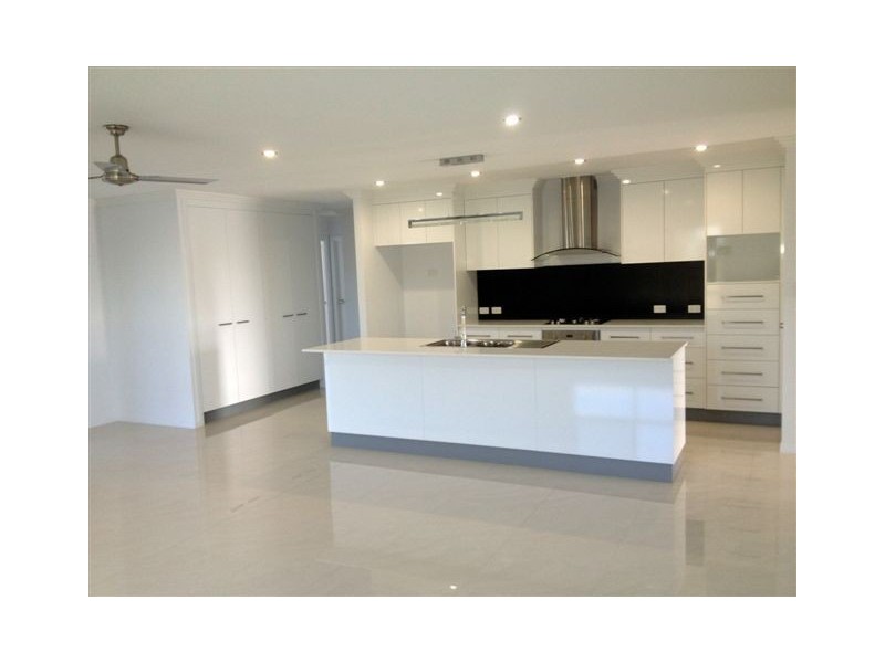 14 Makybe Diva Drive, Ooralea QLD 4740