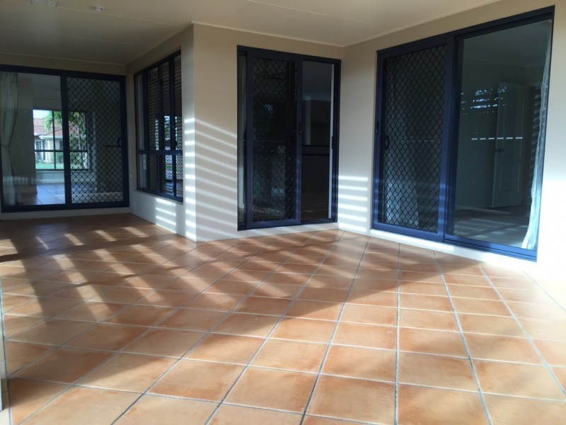 2 Centennial Dve, Glenella QLD 4740