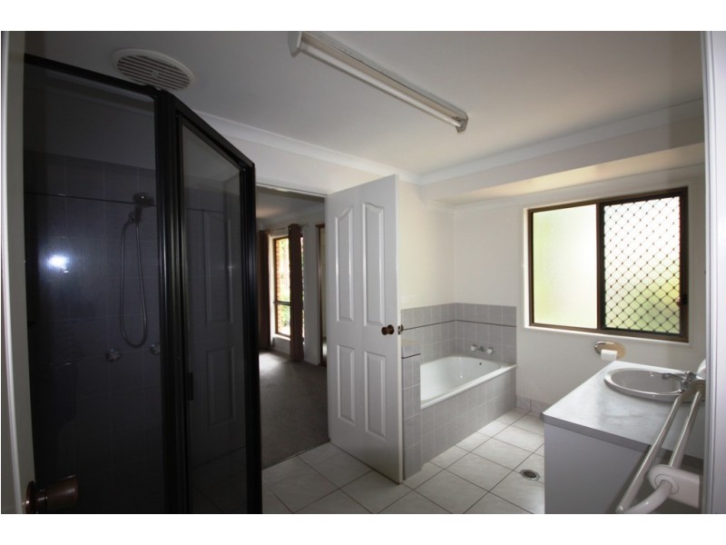 4 Dapplewood Close, Andergrove QLD 4740