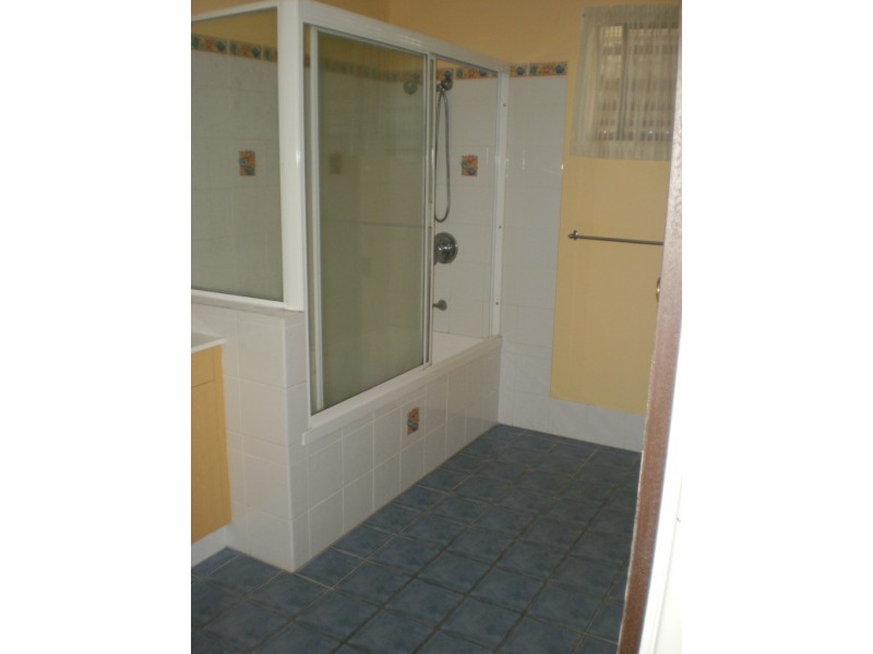 8 Phillip Street, Mount Pleasant QLD 4740