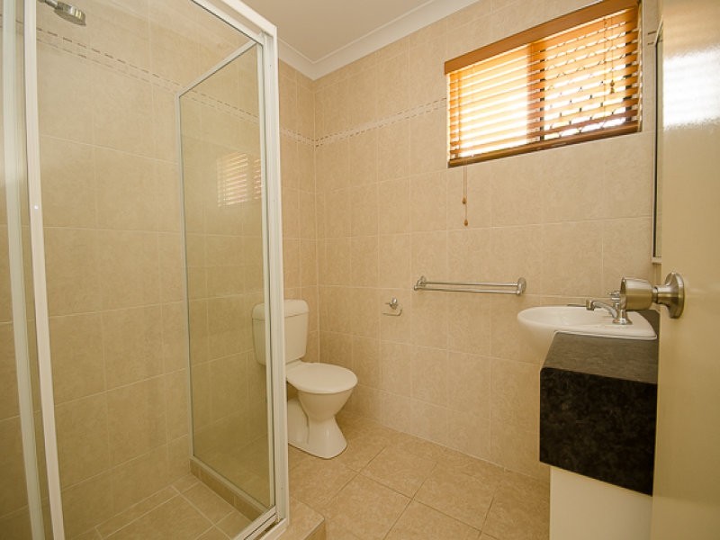 1/4 Old Shoal Point Road, Bucasia QLD 4750