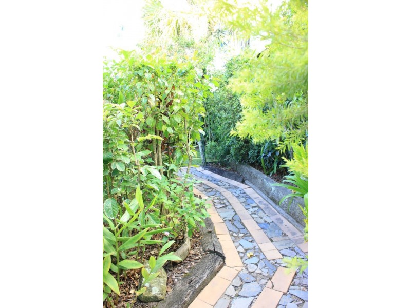 11 Pharlap Parade, Ooralea QLD 4740
