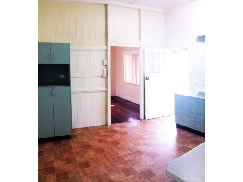 4 Pratt Street, South Mackay QLD 4740