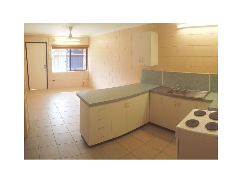 2/4 East Gordon Street, Mackay QLD 4740