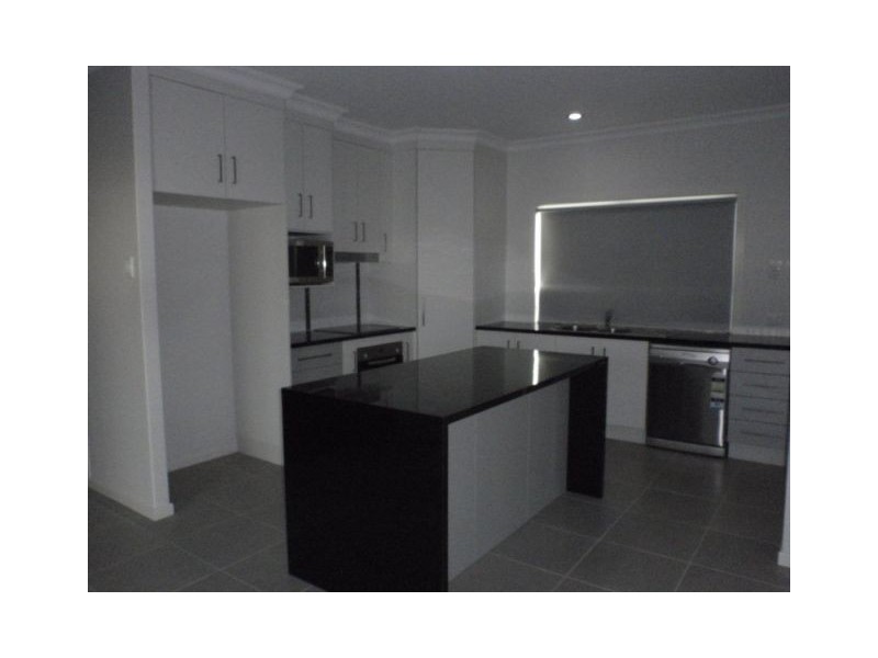 87 Village Circuit, Eimeo QLD 4740