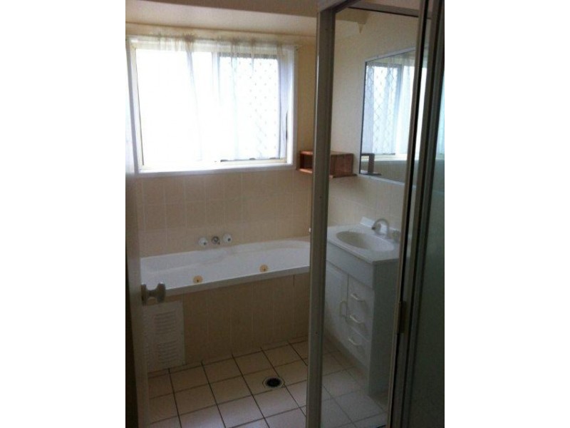 19 Robb Place, West Mackay QLD 4740