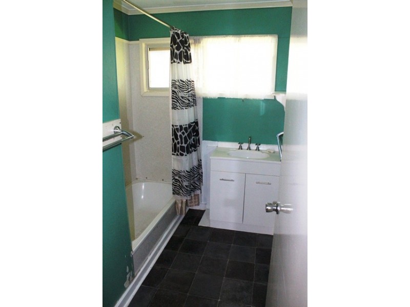 8 Cook Court, Moranbah QLD 4744