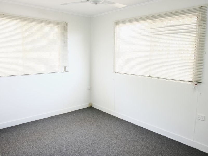 20 Davey Street, Glenella QLD 4740