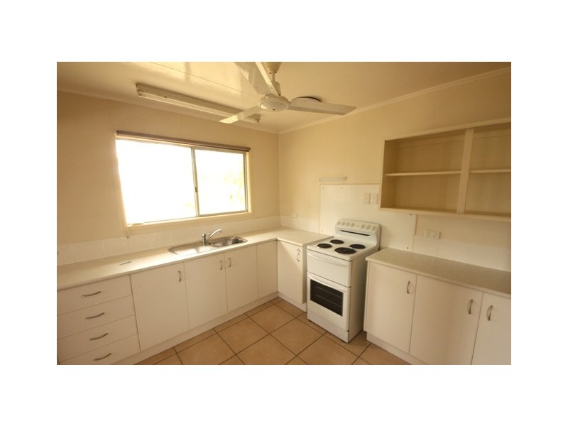 27 Shannon Crescent, Dysart QLD 4745