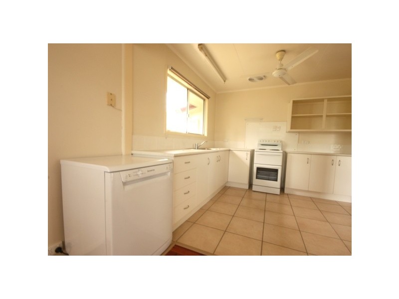 27 Shannon Crescent, Dysart QLD 4745