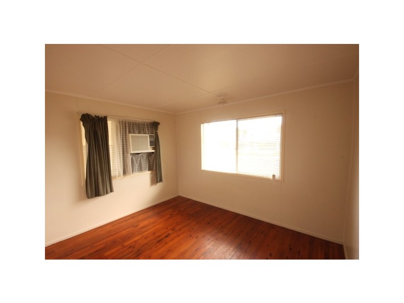 27 Shannon Crescent, Dysart QLD 4745