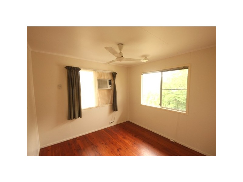 27 Shannon Crescent, Dysart QLD 4745