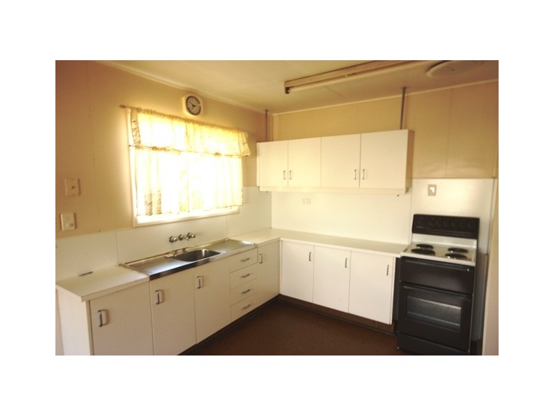 27 Beardmore Crescent, Dysart QLD 4745