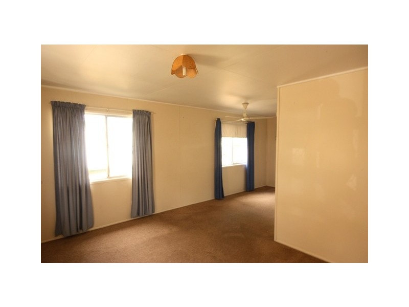 27 Beardmore Crescent, Dysart QLD 4745