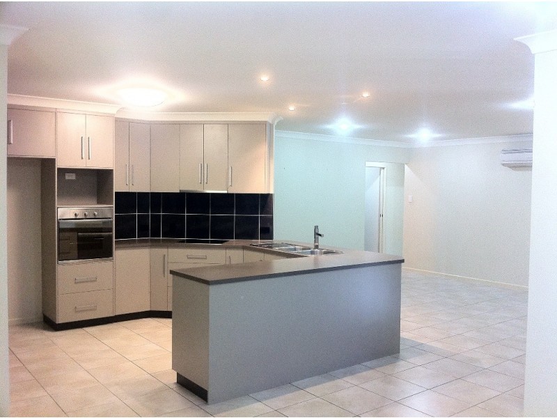 8 Rosemoor Court, Glenella QLD 4740