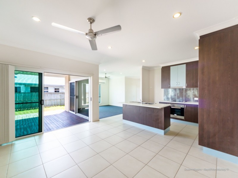 14 Village Cct, Eimeo QLD 4740