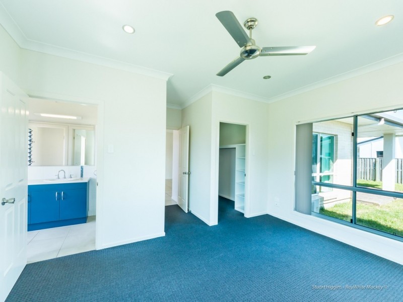 14 Village Cct, Eimeo QLD 4740