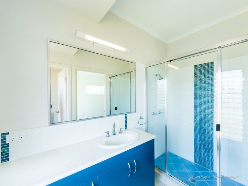14 Village Cct, Eimeo QLD 4740