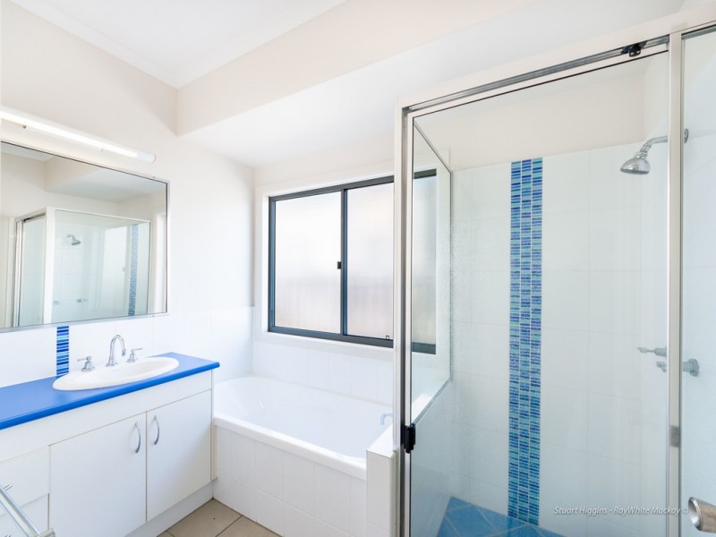 14 Village Cct, Eimeo QLD 4740
