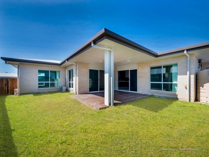 14 Village Cct, Eimeo QLD 4740