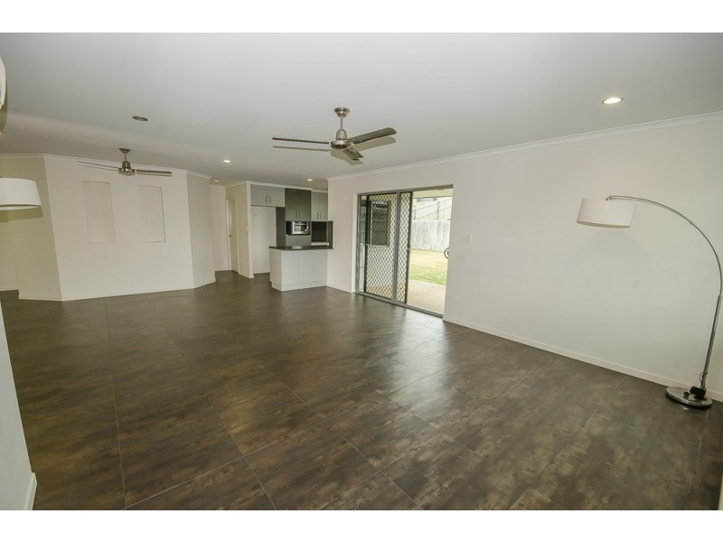 10 Crestview Cres, Bucasia QLD 4750