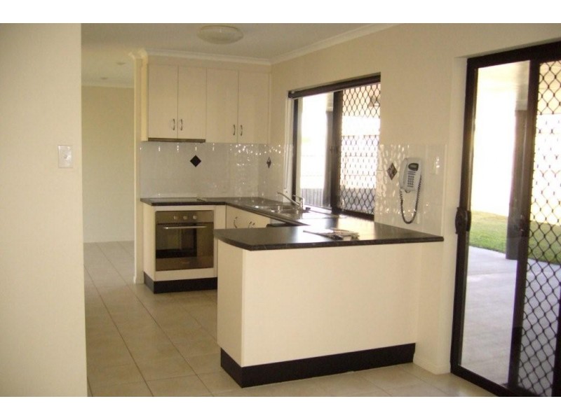 8 Marlin crt, Beaconsfield QLD 4740