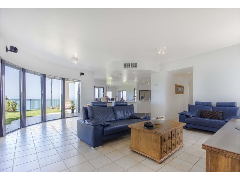 17 Sunrise Place, Blacks Beach QLD 4740
