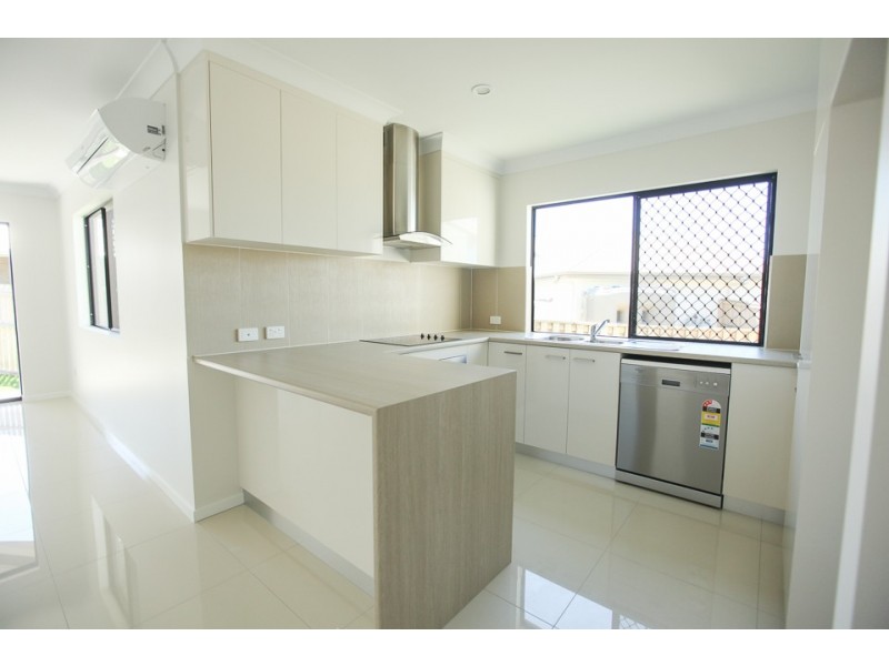 2/65 Caroval Drive, Rural View QLD 4740